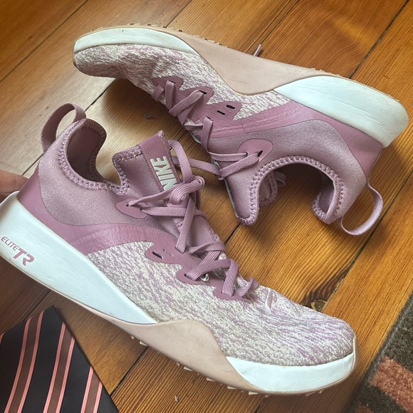 Nike Elite TR sneakers size 7 in great condition - Picture 1 of 5